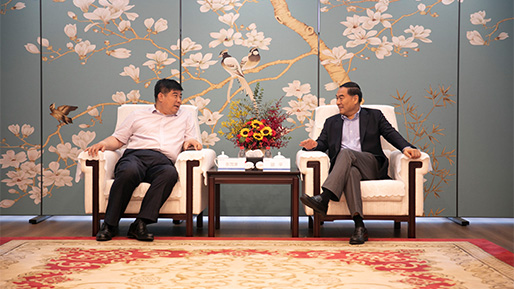 友发集团董事长李茂津莅临聚量集团考察交流